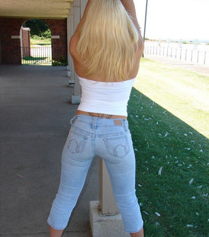 18 year old girl Arwen Gold loses her virginity after her car breaks down